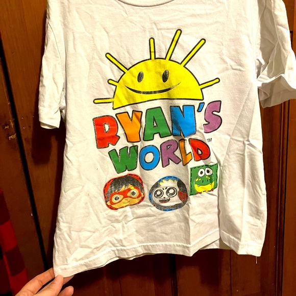 Ryan’s World Robe & Shirts Size 6 - Picture 4 of 4